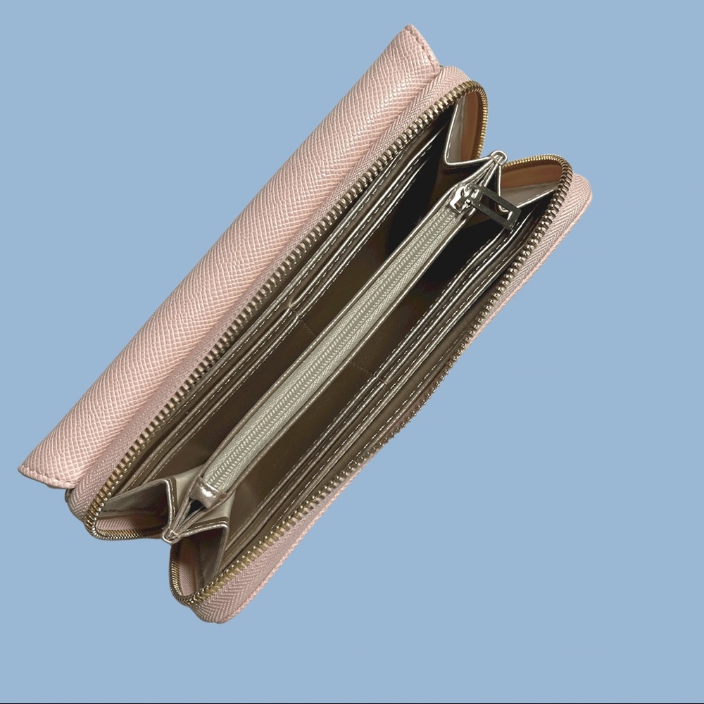 Guess Wallet - Picture 3 of 5
